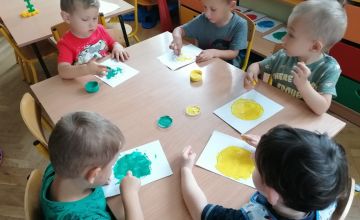 Zajęcia plastyczne w grupie "Krasnale"